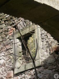 Dwor_soltysow_w_Niemojowie_ruina_Niemojow_35549